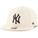 beige-einfarbige-flache-snapback-kappe-von-mlb-new-york-yankees-von-47-brand