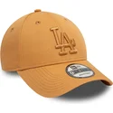 hellbraune-verstellbare-curved-cap-mit-braunem-logo-9forty-league-essential-der-los-angeles-dodgers-mlb-von-new-era