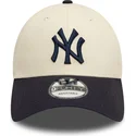 bojd-beige-och-marinbla-justerbar-keps-9forty-colour-block-fran-new-york-yankees-mlb-av-new-era