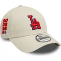 beige-verstellbare-curved-cap-mit-rotem-logo-9forty-side-patch-der-los-angeles-dodgers-mlb-von-new-era