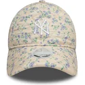 beige-verstellbare-curved-cap-fur-damen-9twenty-floral-quilt-der-new-york-yankees-mlb-von-new-era