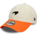 verstellbare-weisse-und-orangefarbene-9forty-contrast-visor-kappe-von-mclaren-racing-formula-1-von-new-era