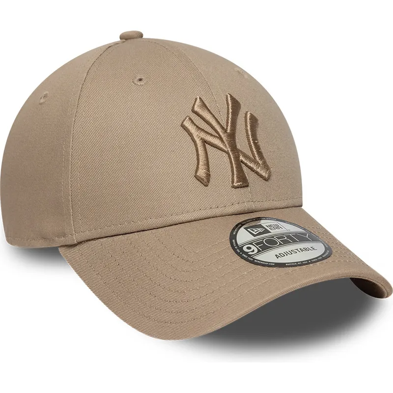 ljusbrun-bojd-justerbar-keps-med-brunt-logo-9forty-league-essential-fran-new-york-yankees-mlb-av-new-era