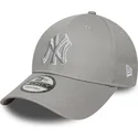 gra-justerbar-kurvad-keps-9forty-outline-new-york-yankees-mlb-fran-new-era