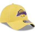 verstellbare-gelbe-kappe-mit-gebogenem-schirm-9twenty-washed-contrast-der-los-angeles-lakers-nba-von-new-era