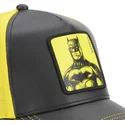 schwarz-gelbe-trucker-kappe-batman-dc8-bat-dc-comics-von-capslab