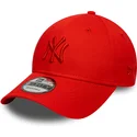 verstellbare-rote-kappe-mit-gebogenem-schirm-und-rotem-logo-9forty-colour-pack-der-new-york-yankees-mlb-von-new-era