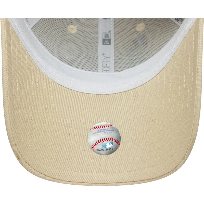 sapkak-ivelt-bezs-allithato-9forty-beaded-new-york-yankees-mlb-new-era