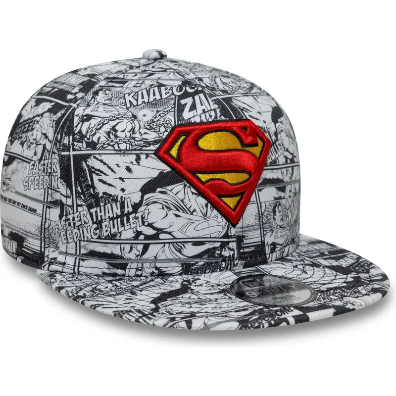 schwarze-flache-snapback-kappe-fur-kinder-9fifty-all-over-print-von-superman-dc-comics-von-new-era