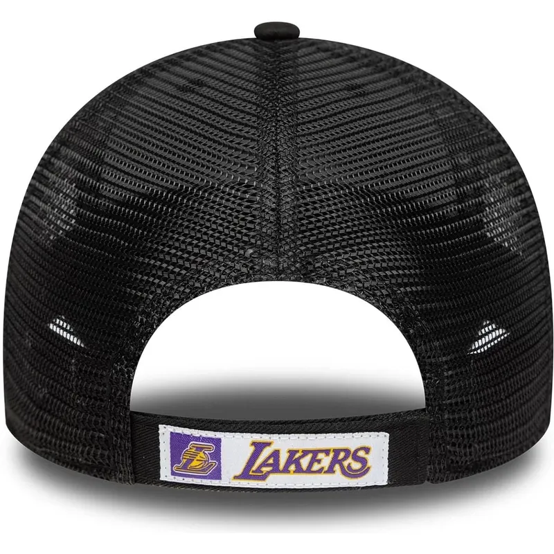 schwarze-verstellbare-trucker-cap-mit-grauem-logo-9forty-der-los-angeles-lakers-nba-von-new-era