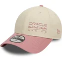 justerbar-beige-och-rosa-bojd-keps-9forty-contrast-fran-red-bull-racing-formula-1-av-new-era