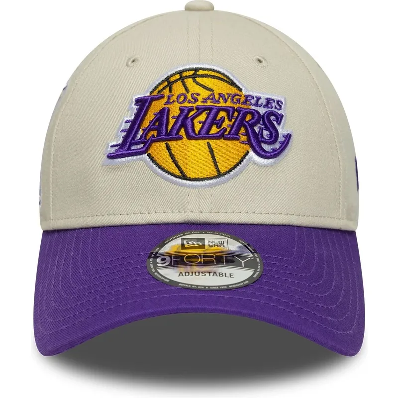 beige-und-violette-verstellbare-curved-cap-9forty-contrast-patch-der-los-angeles-lakers-nba-von-new-era