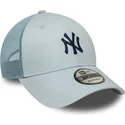 justerbar-bla-truckerkeps-med-marinbla-logotyp-9forty-homefield-fran-new-york-yankees-mlb-av-new-era