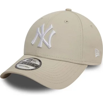 Beige justerbar böjd keps med vit logotyp 9FORTY League Essential New York Yankees MLB från New Era