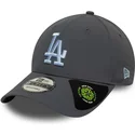 verstellbare-graue-9forty-kappe-mit-gebogenem-schirm-und-blauem-los-angeles-dodgers-logo-aus-recyceltem-material-von-new-era-mlb