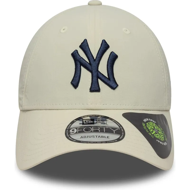 beige-verstellbare-kappe-mit-gebogenem-schirm-und-dunkelblauem-logo-9forty-recycled-von-new-york-yankees-mlb-von-new-era