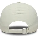 beige-verstellbare-kappe-mit-gebogenem-schirm-und-dunkelblauem-logo-9forty-recycled-der-new-york-yankees-mlb-von-new-era