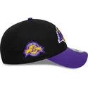 verstellbare-schwarze-und-violette-9forty-side-patch-kappe-der-los-angeles-lakers-nba-von-new-era