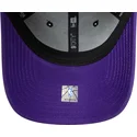 verstellbare-schwarze-und-violette-9forty-side-patch-kappe-der-los-angeles-lakers-nba-von-new-era