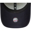 beige-und-marineblau-verstellbare-9forty-side-script-kappe-der-new-york-yankees-mlb-von-new-era