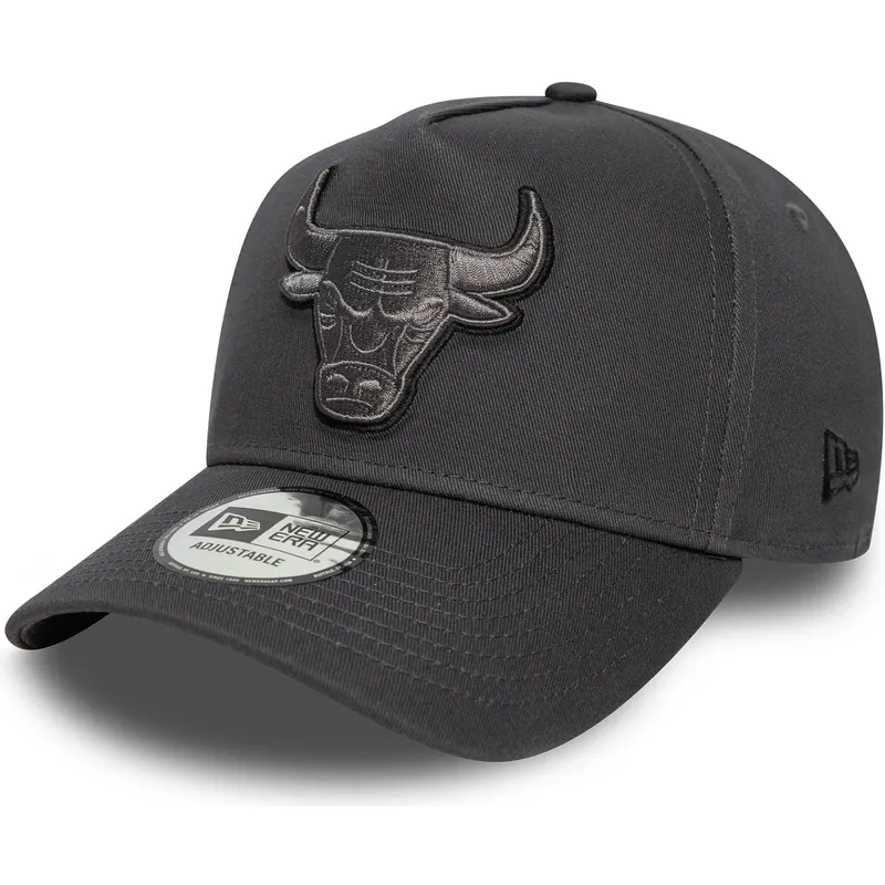 grau-gebogener-snapback-cap-mit-grauem-e-frame-tonal-outline-logo-der-chicago-bulls-nba-von-new-era
