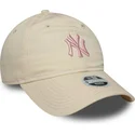 new-era-mlb-new-york-yankees-9twenty-contrast-stitch-beige-verstellbare-damenkappe-mit-rosa-logo