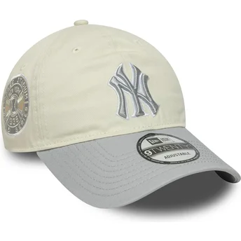 Böjd beige och grå justerbar keps för dam 9TWENTY World Series Cooperstown från New York Yankees MLB av New Era