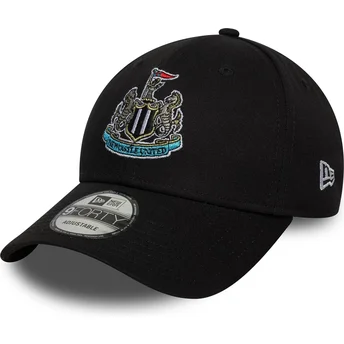 Schwarze verstellbare 9FORTY Core Kappe mit gebogenem Schirm von Newcastle United Football Club Premier League von New Era