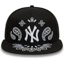 gorra-plana-negra-ajustada-59fifty-paisley-de-new-york-yankees-mlb-de-new-era