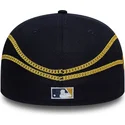 gorra-plana-azul-marino-ajustada-59fifty-chain-wrap-de-new-york-yankees-mlb-de-new-era