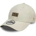 gorra-curva-beige-ajustable-9forty-badge-de-new-era