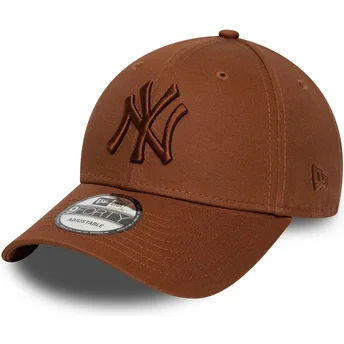 Verstellbare braune Kappe mit gebogenem Schirm und braunem Logo 9FORTY League Essential der New York Yankees MLB von New Era