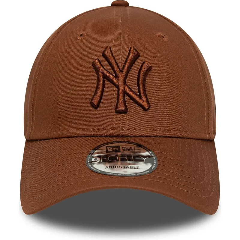 braune-verstellbare-curved-cap-mit-braunem-logo-9forty-league-essential-der-new-york-yankees-mlb-von-new-era