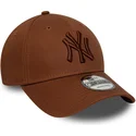 gorra-curva-marron-ajustable-con-logo-marron-9forty-league-essential-de-new-york-yankees-mlb-de-new-era