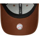 gorra-curva-marron-ajustable-con-logo-marron-9forty-league-essential-de-new-york-yankees-mlb-de-new-era