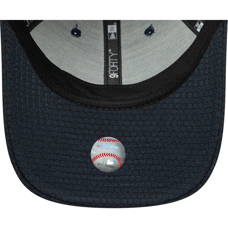 sapkak-ivelt-sotetkek-snapback-9forty-flawless-mesh-new-york-yankees-mlb-new-era