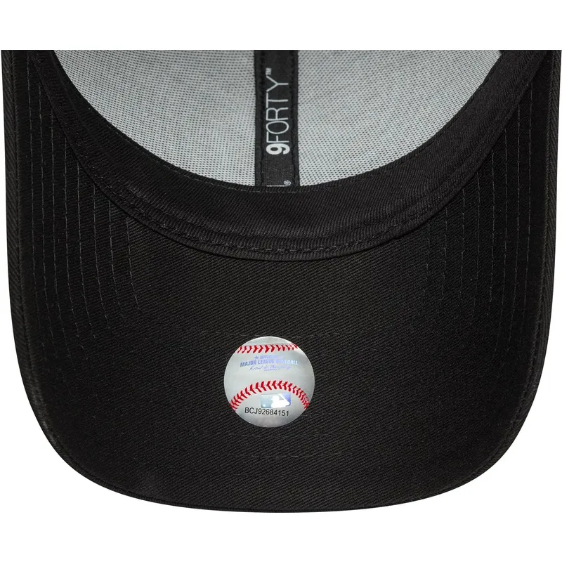 schwarze-verstellbare-curved-cap-mit-blauem-logo-9forty-ombre-infill-der-new-york-yankees-mlb-von-new-era