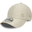beige-verstellbare-curved-cap-mit-beigem-logo-9forty-tonal-flawless-der-new-york-yankees-mlb-von-new-era