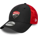 svart-och-rod-justerbar-9forty-kurvkeps-med-ducati-motor-motogp-logotyp-fran-new-era