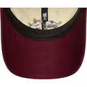 gorra-curva-beige-y-granate-ajustable-9twenty-de-garfield-y-odie-de-new-era