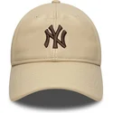 cap-ivelt-bezhov-reguliruema-lenta-marron-9twenty-leather-new-york-yankees-mlb-new-era