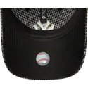 gorra-curva-negra-ajustable-9twenty-houndstooth-de-new-york-yankees-mlb-de-new-era