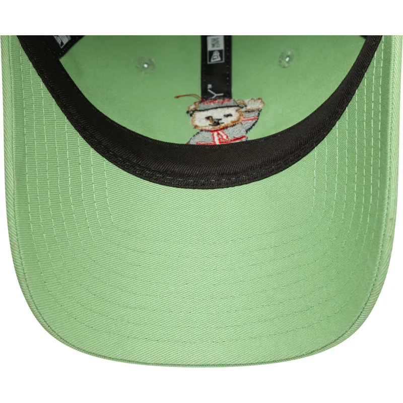 grune-hellgrune-verstellbare-curved-cap-fur-damen-9twenty-bear-von-ac-milan-serie-a-von-new-era
