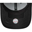 schwarze-gebogene-verstellbare-damenkappe-9forty-topstitch-pu-der-new-york-yankees-mlb-von-new-era