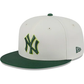 Beige-grüne, passgenaue 59FIFTY CLR DVLP Kappe der New York Yankees MLB von New Era