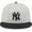 beige-und-schwarze-59fifty-clr-dvlp-fitted-cap-der-new-york-yankees-mlb-von-new-era