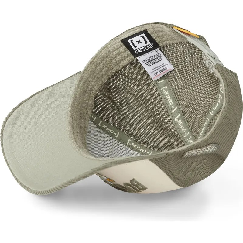 beige-och-gron-truckerkeps-bugs-bunny-loo12-han-looney-tunes-fran-capslab
