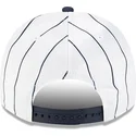 9fifty-a-frame-satin-pinstripe-snapback-kappe-in-weiss-und-marineblau-mit-gebogenem-schirm-von-boston-red-sox-mlb-von-new-era
