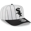 gorra-curva-blanca-y-negra-snapback-9fifty-a-frame-satin-pinstripe-de-chicago-white-sox-mlb-de-new-era