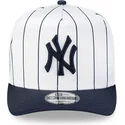 gorra-curva-blanca-y-azul-marino-snapback-9fifty-a-frame-satin-pinstripe-de-new-york-yankees-mlb-de-new-era